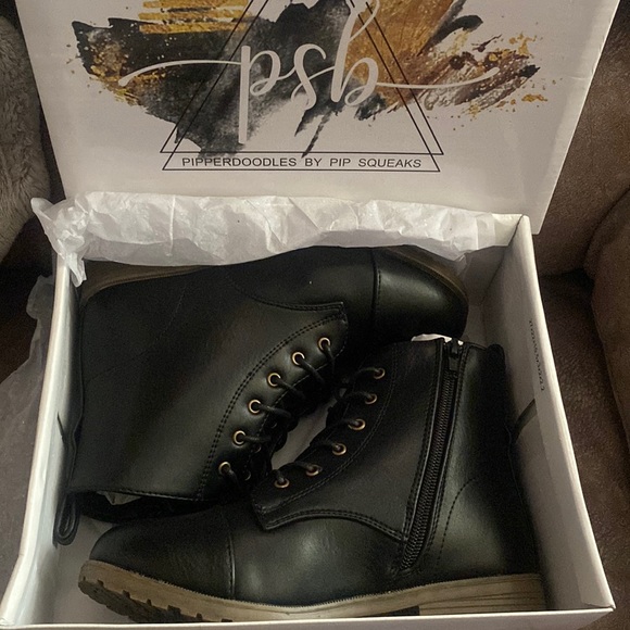 Back to school boots - Picture 1 of 9